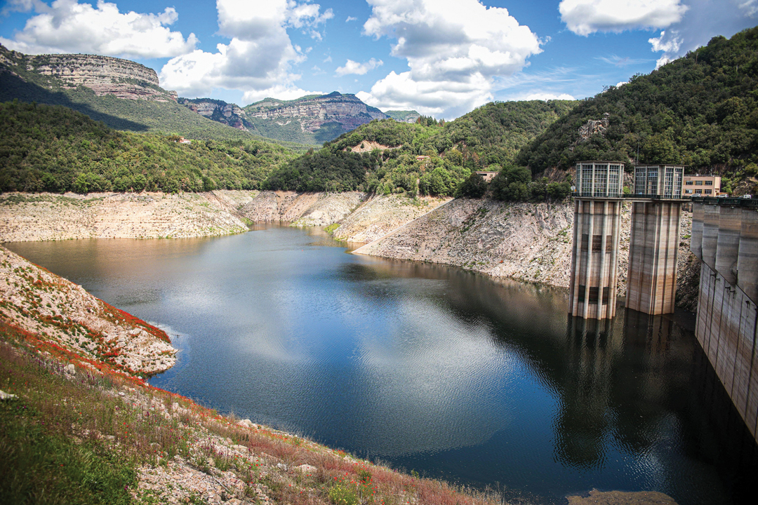The Sau Reservoir 
water dam, Catalonia, 
Spain, where water 
levels are recovering 
from years of drought