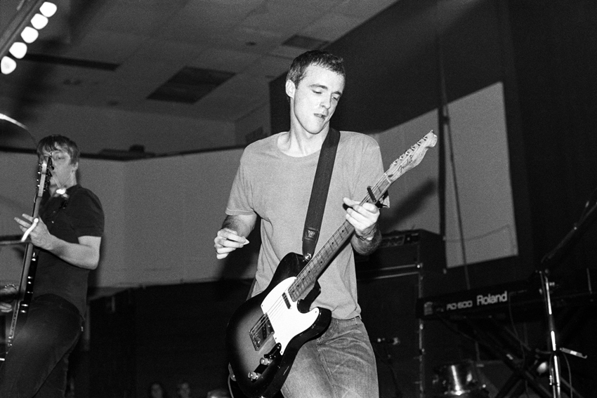 Travis singer Fran Healy onstage in Cardiff in 1999