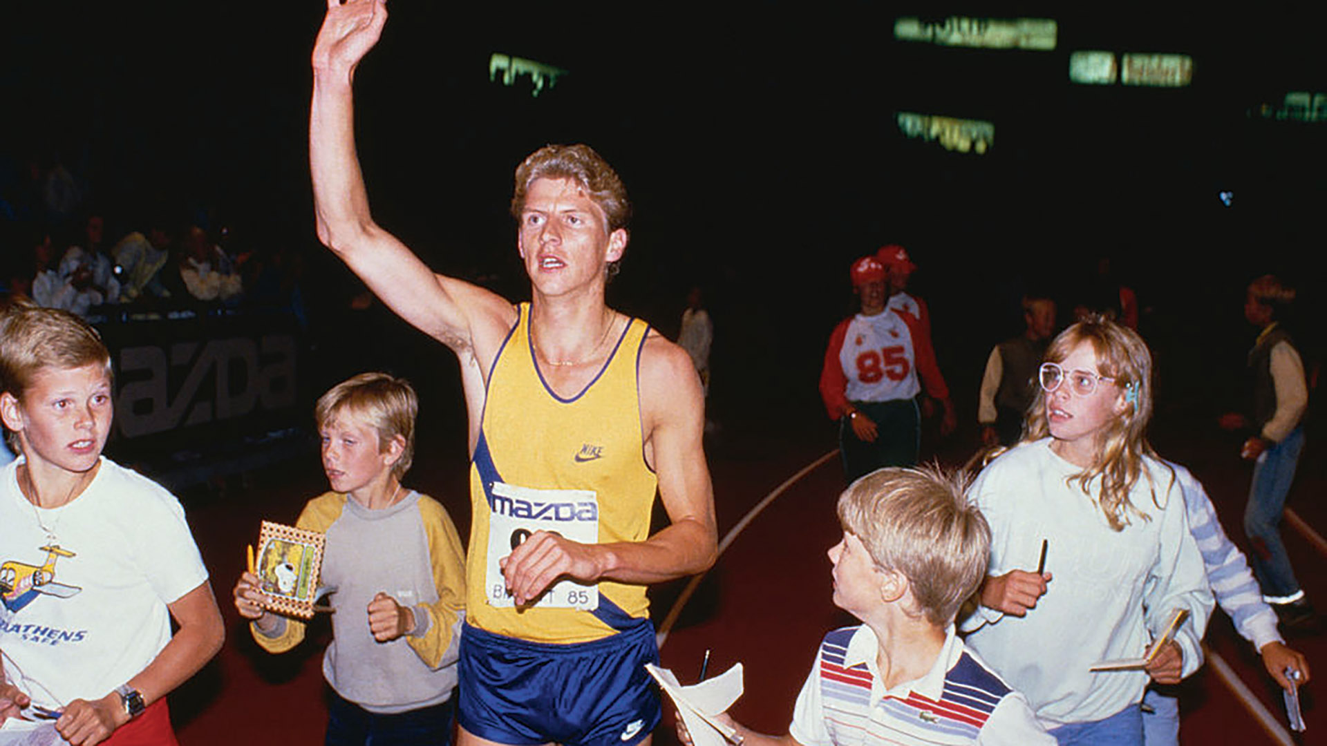 Steve Cram in Oslo in 1985 after setting the mile world record