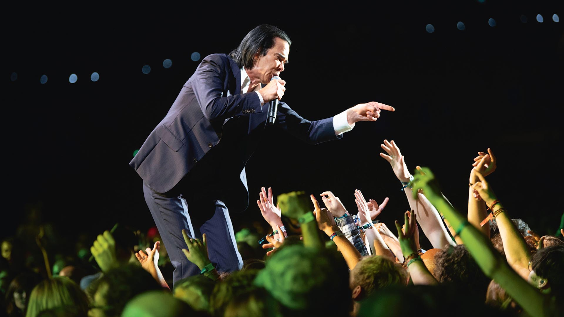 Nick Cave live onstage in Paris, 2022