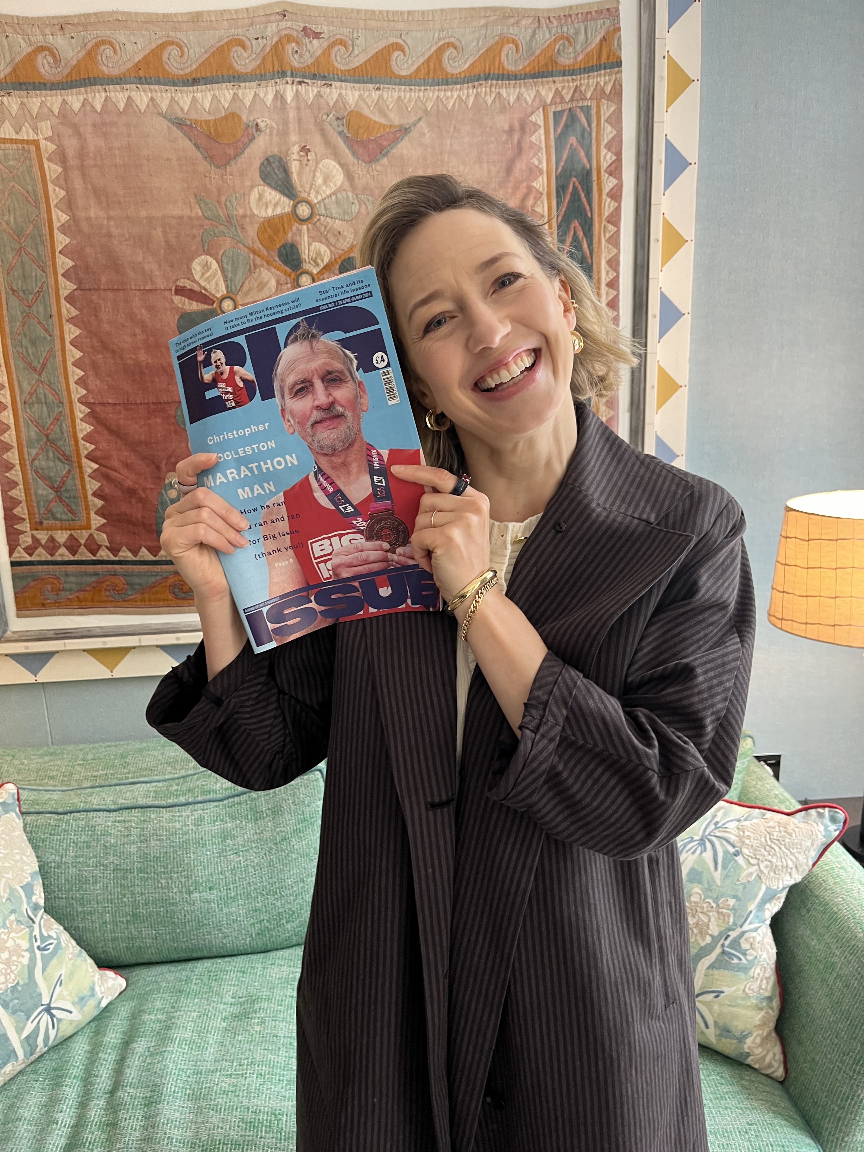 Carrie Coon holds a copy of The Big Issue featuring her former The Leftovers co-star Christopher Eccleston on the cover. 