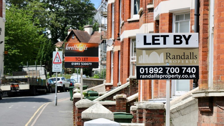 To Let signs to attract renters