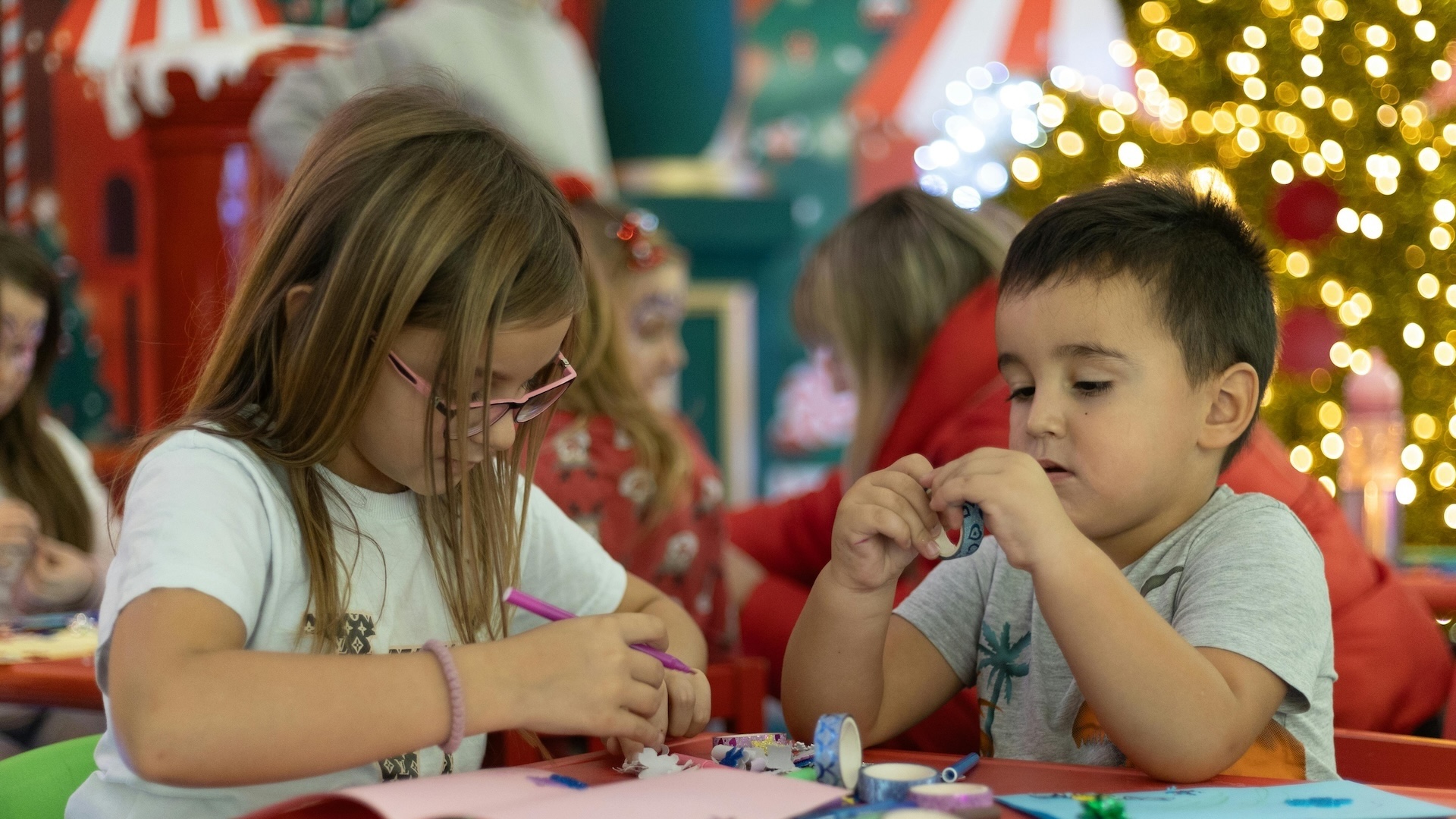 kids doing christmas craft activities