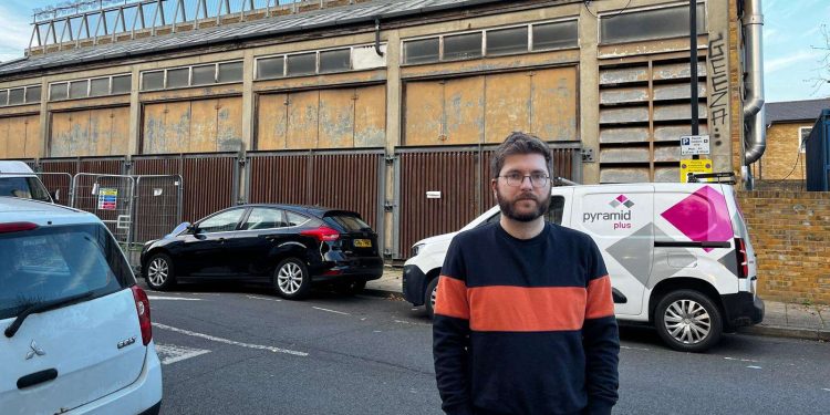 Max Templer in front of the heat network boiler house